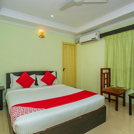 Oyo 25121 Bns Lodge Bangalore Bagian luar foto