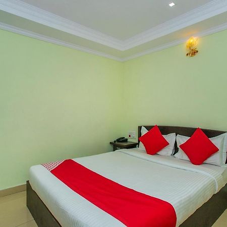 Oyo 25121 Bns Lodge Bangalore Bagian luar foto