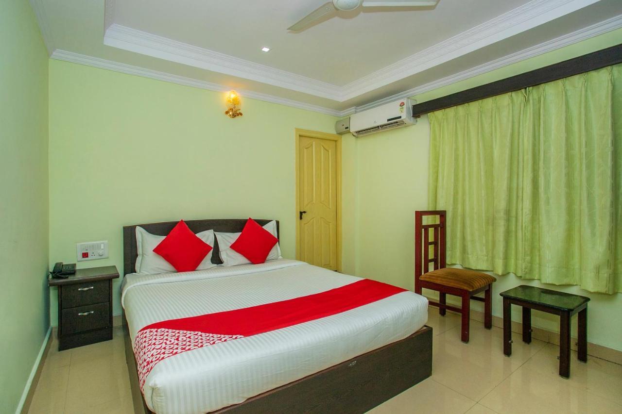 Oyo 25121 Bns Lodge Bangalore Bagian luar foto