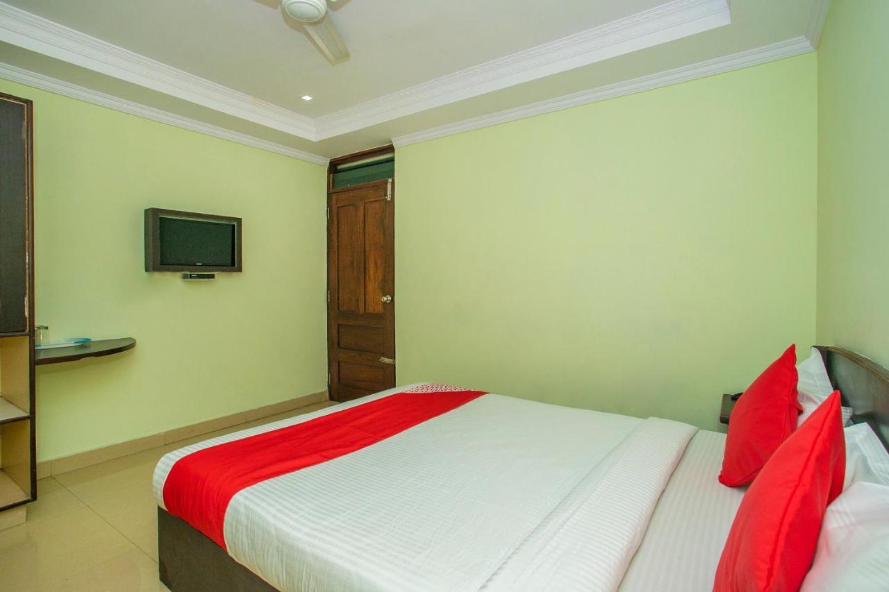 Oyo 25121 Bns Lodge Bangalore Bagian luar foto