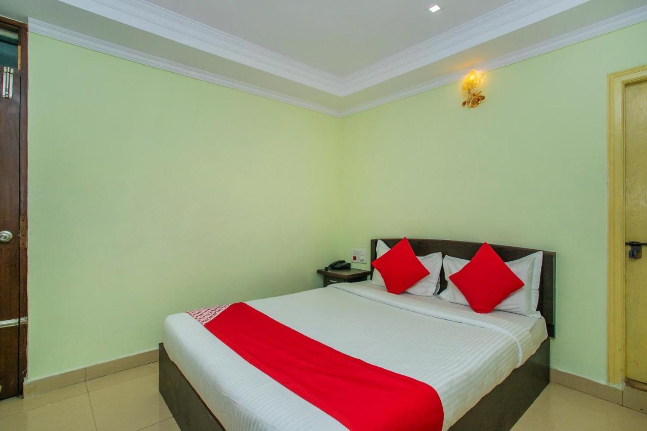 Oyo 25121 Bns Lodge Bangalore Bagian luar foto