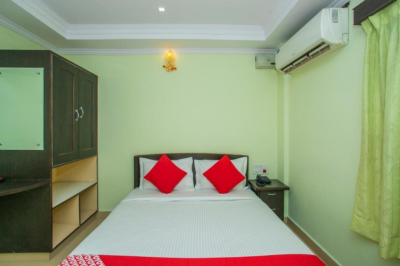Oyo 25121 Bns Lodge Bangalore Bagian luar foto