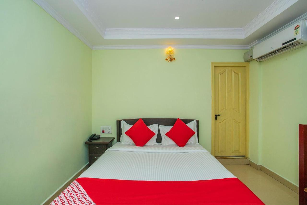 Oyo 25121 Bns Lodge Bangalore Bagian luar foto