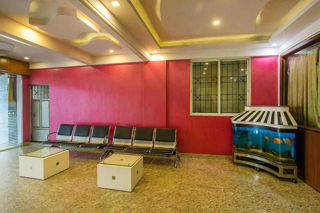 Oyo 25121 Bns Lodge Bangalore Bagian luar foto