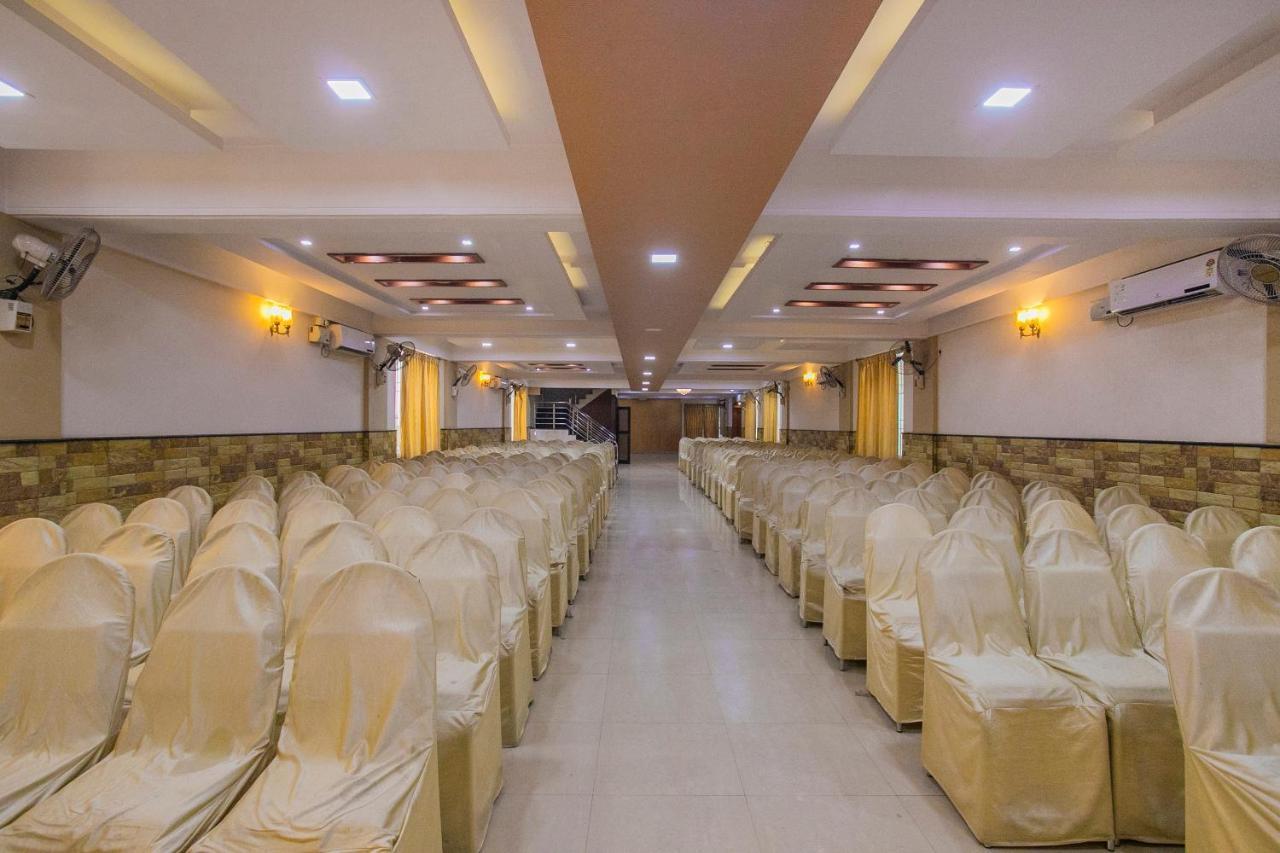 Oyo 25121 Bns Lodge Bangalore Bagian luar foto