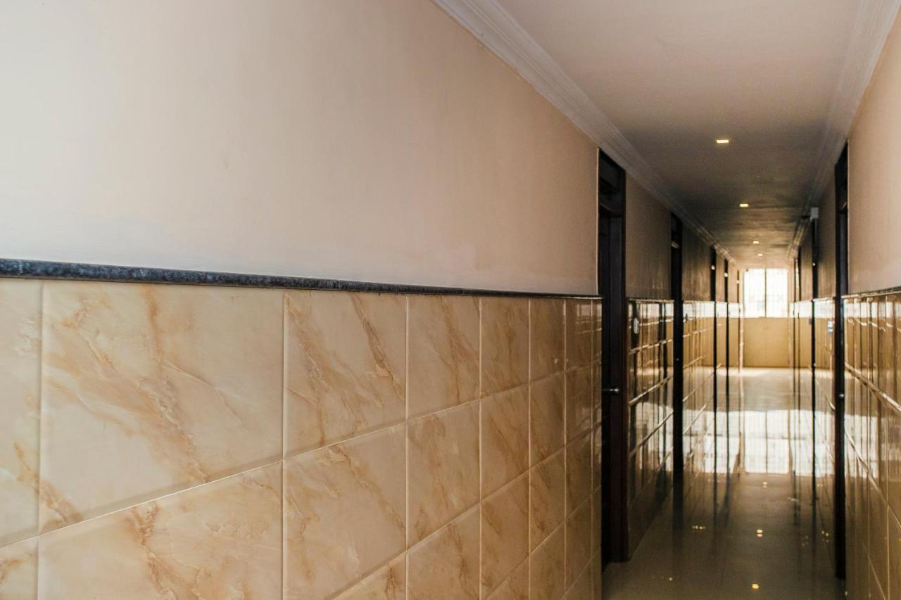Oyo 25121 Bns Lodge Bangalore Bagian luar foto