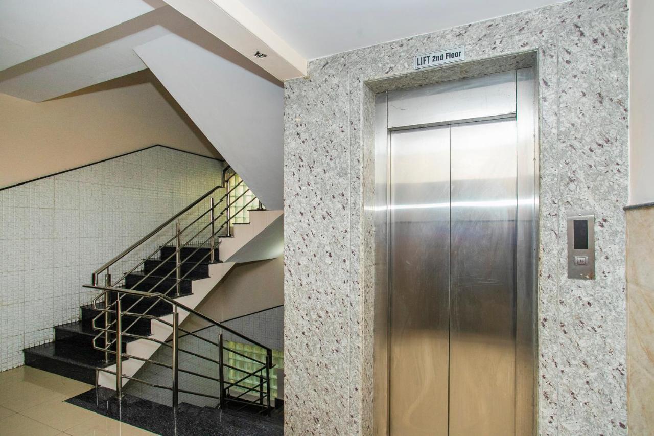 Oyo 25121 Bns Lodge Bangalore Bagian luar foto