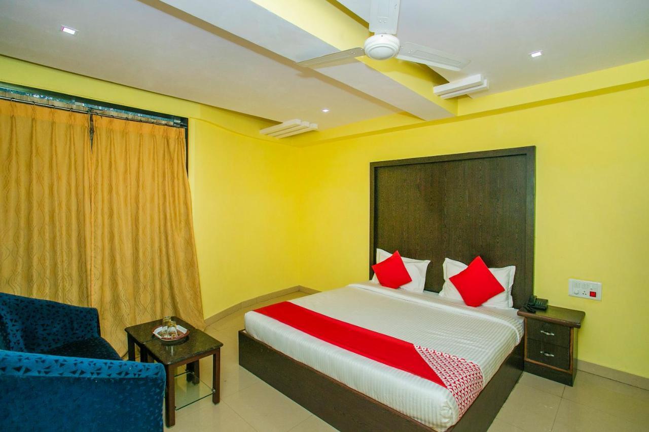 Oyo 25121 Bns Lodge Bangalore Bagian luar foto