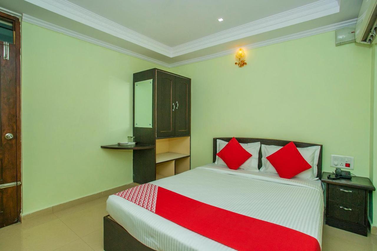 Oyo 25121 Bns Lodge Bangalore Bagian luar foto